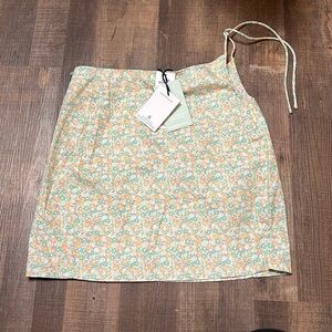 Another girl Tie Detail Ditsy Mini Skirt Lime Grn Floral Keyhole Detail waist XS